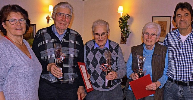 Fr 60 Jahre Mitgliedschaft ehrten Lis...(Grndungsmitglied) und Ursula Mayer .  | Foto: Gerhard Lck