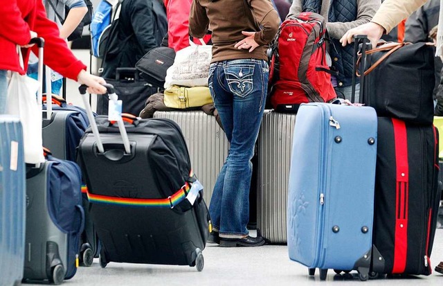 Nicht nur warten, sondern oft auch dra...ndividualreisende bei Airline-Pleiten.  | Foto: Roland Weihrauch