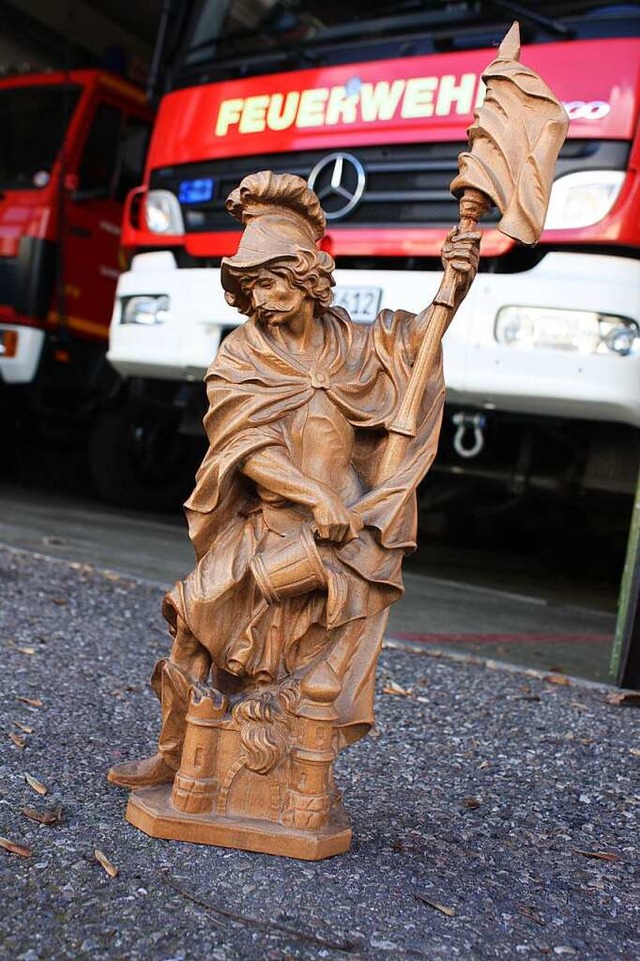 Diese Florians-Statue schenkten die Ka...er Jahren  der Gundelfinger Feuerwehr.  | Foto: Gabriele Fssler