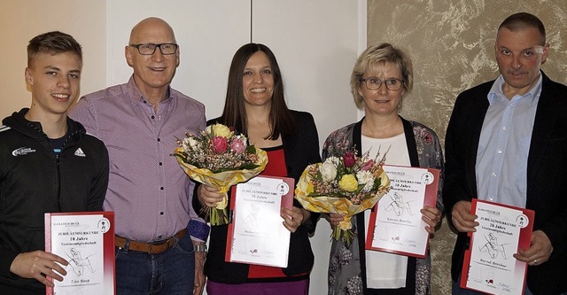 Ehrungen bei der Karateschule (von lin... Hinz, Karin Bartle und Bernd Brocker   | Foto: Sara Ghring