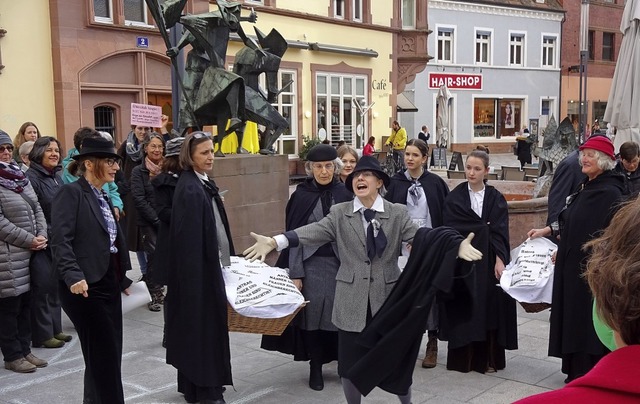 Am Lindenplatz tritt Elisabeth Selber ...chberechtigt&#8220; abntigen konnten. 