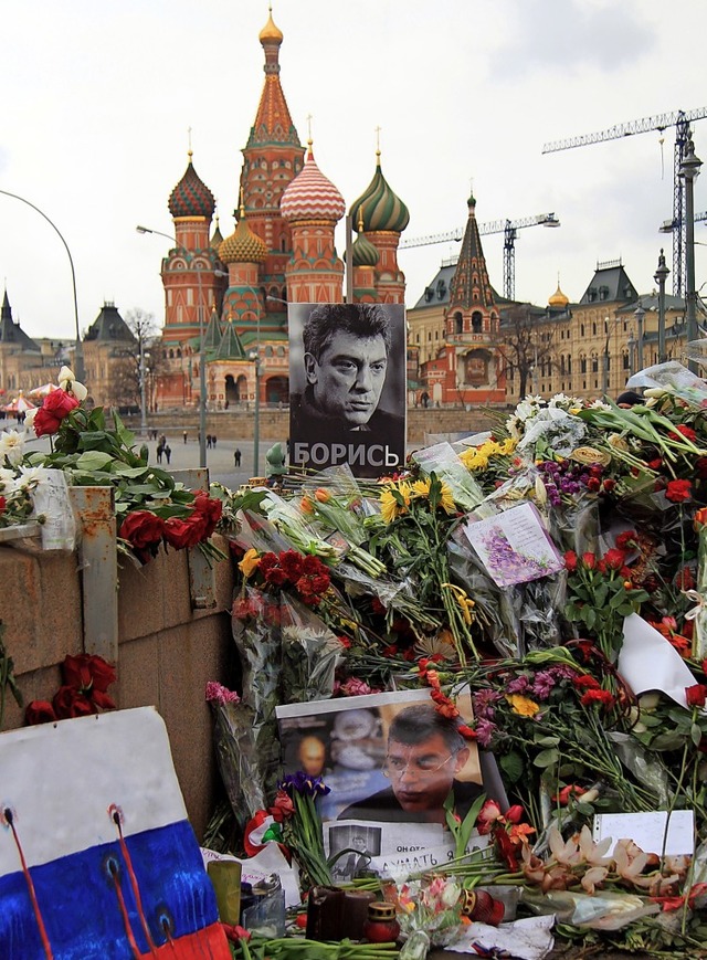 Unweit des Kreml wurde 2015 der Oppositionspolitiker Boris Nemzow ermordet.   | Foto: dpa