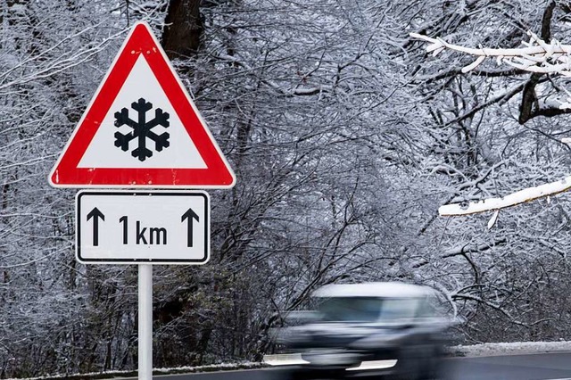 In einer Kurve in Schnenberg rutschte...e steil abfallende Wiese (Symbolfoto).  | Foto: dpa