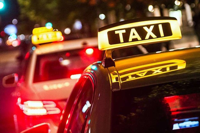 Das Landratsamt Lrrach kontrollierte Taxis (Symbolbild).  | Foto: dpa
