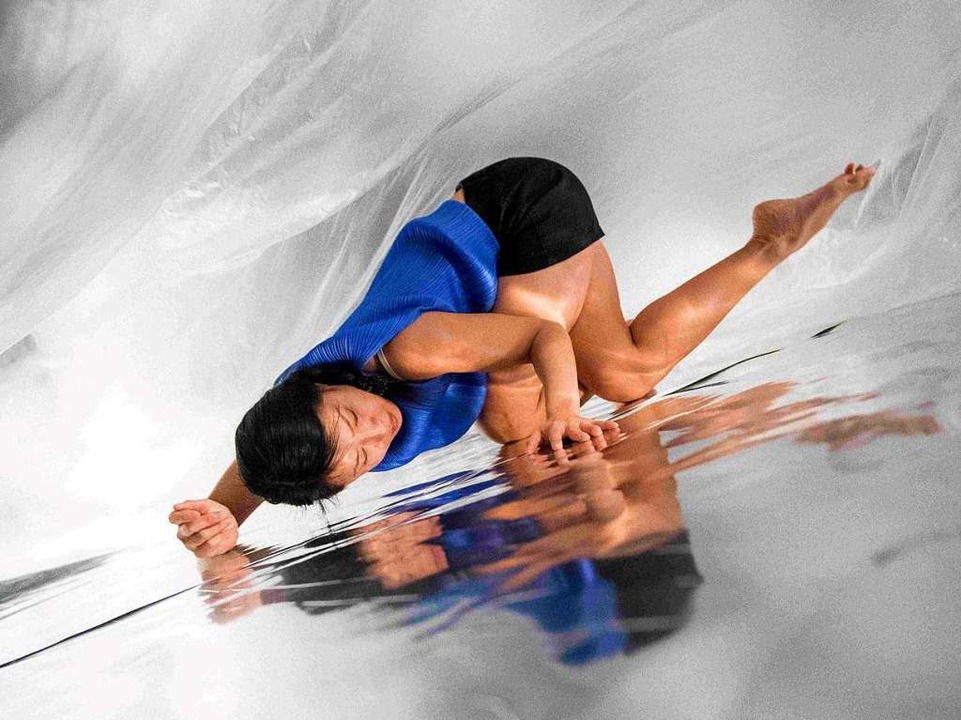 Emi Miyoshi in ihrem Tanzstck &#8222;Depth of field&#8220;  | Foto: Marc Doradzillo