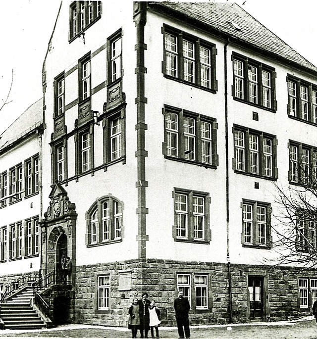 Die Neustdter Realschule  im Jahr 1906   | Foto: Archiv Roland Weis