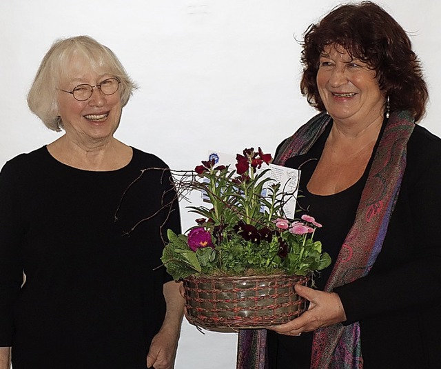 Ursula Sladek (links) mit der Landtagsabgeordneten der Grnen, Brbl Mielich   | Foto: Lena Roser