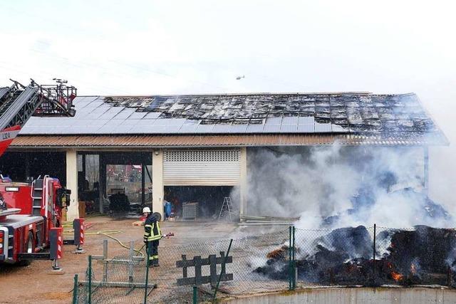 Landwirtschaftliche Lagerhalle brennt