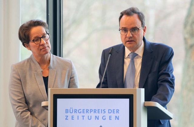 Friederike und Clemens Ladenburger bei der Preisverleihung  | Foto: dpa