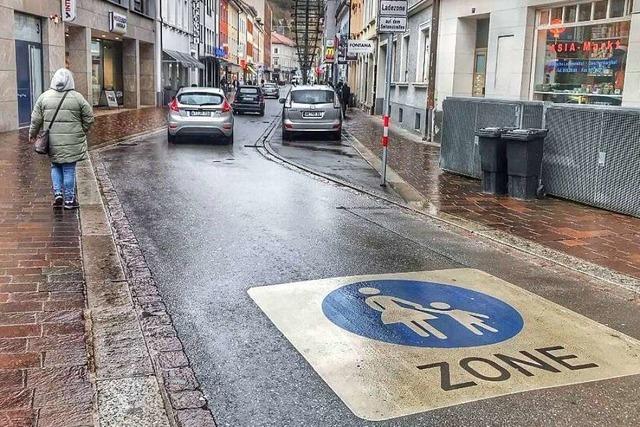 Die Grabenstrae in Lrrach ist eine Fugngerzone mit reichlich viel Verkehr