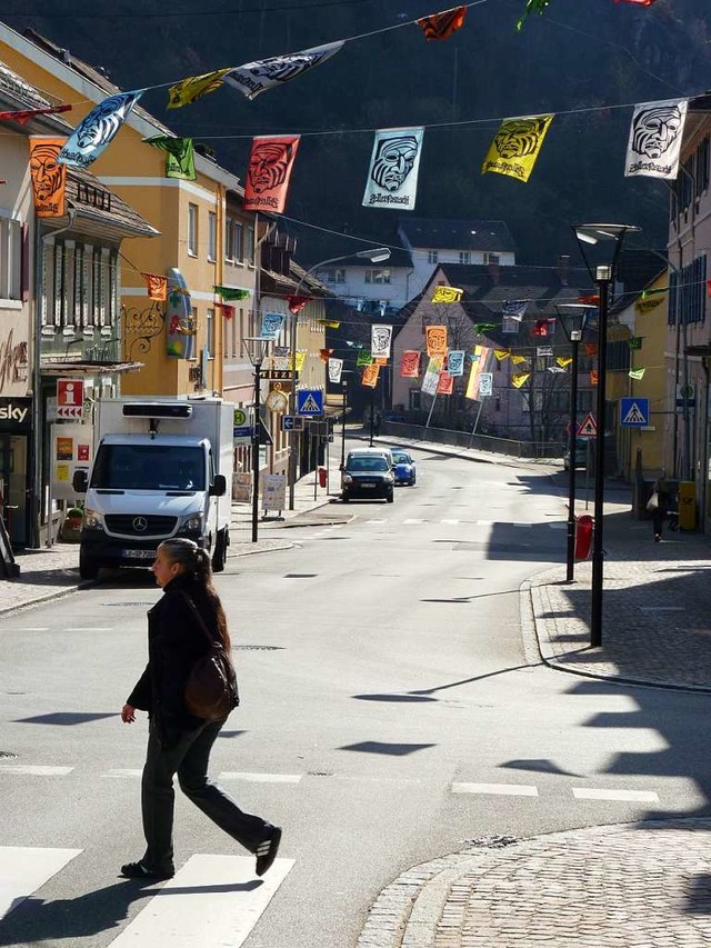 In der Innenstadt von Zell stehen zahlreiche Geschfte leer.  | Foto: Sattelberger