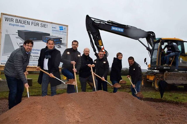 Spatenstich im Lus-West: ETU-Geschfts...s fr den Erweiterungsbau (von links).  | Foto: Stefan Ammann