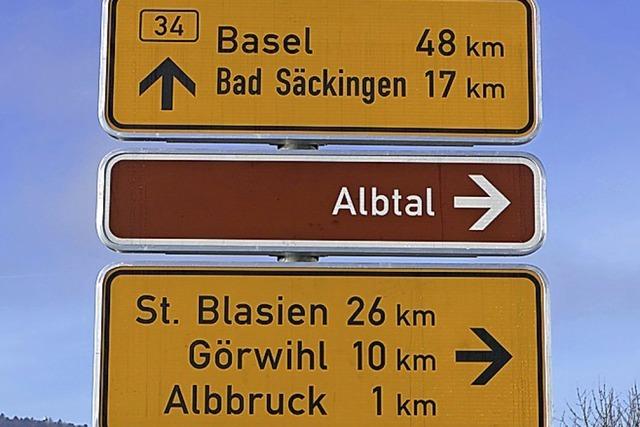 Albtalstraße bleibt gesperrt: Neue Schilder, altes Leid