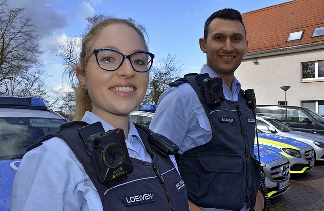 Bei Gefahr drcken sie auf den Knopf: ... Weil am Rhein mit den neuen Bodycams.  | Foto:  lauber