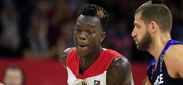 Der Star der fr die WM qualifizierten...lmannschaft: Dennis Schrder (links).   | Foto:  DPA