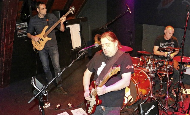 Die Band &#8222;Achtung Asche&#8220; i...h-Rock im Caf Verkehrt aufgetreten.    | Foto: Irmgard Kaiser