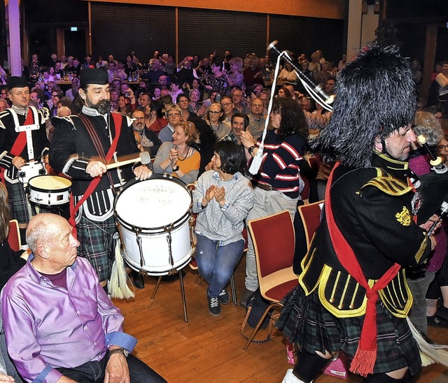 In den Kostmen der Soldaten einer sch...nesorge und Gyula Glaser (von links).   | Foto: Stefan Pichler