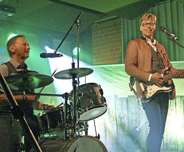 Fr Partystimmung im Kurhaus sorgten a...tmann und Snger Hansy Vogt (rechts).   | Foto: Silke Hartenstein