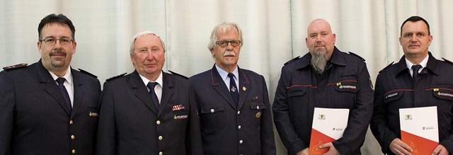 In der Hauptversammlung des  Kreisfeue...it ber 25 Jahren im Feuerwehrdienst.   | Foto: Ploss