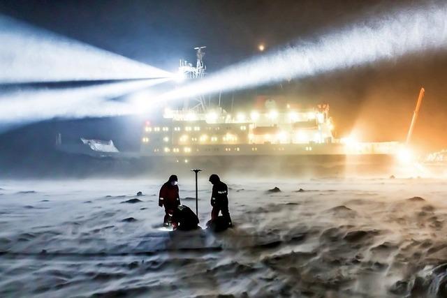 Forscher frieren Schiff in der Arktis ein