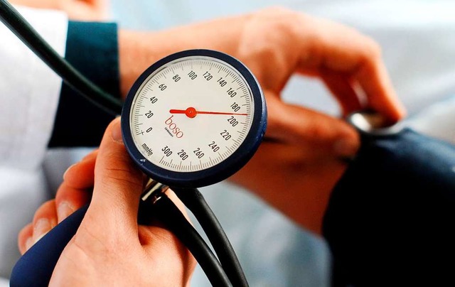 Bundesweit nehmen 900000 Menschen Valsartan zur Senkung des Blutdrucks.  | Foto: dpa