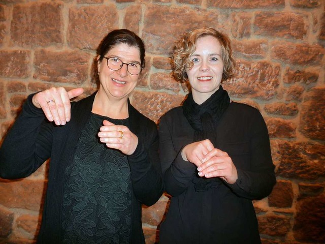 Bilden das Wort Inklusion: die Gebrde...n und Anke Hagemann aus Bad Krozingen.  | Foto: Katja Russhardt