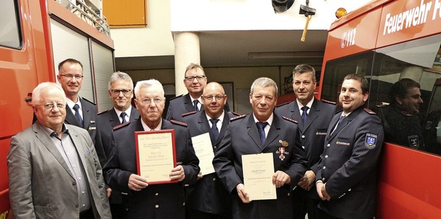 Mehrere Mitglieder der Forchheimer Feuerwehr wurden geehrt.  | Foto: Helmut Hassler