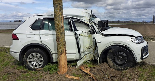 Am Baum gelandet und schwer verletzt  | Foto: Polizei