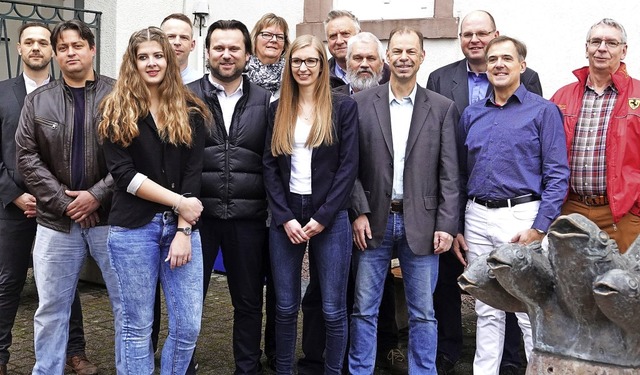 13 Kandidaten fr Langenau (von links)...Schirmeier und Karlheinz Markstahler.   | Foto: Hans-Jrgen Hege