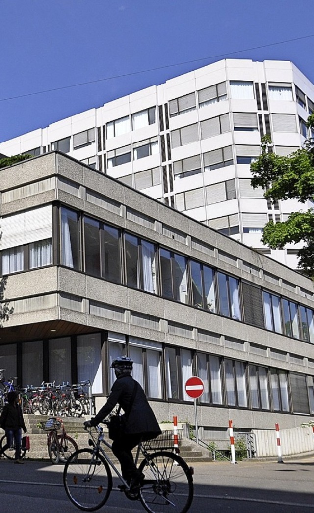 Das Klinikum 2 am Petersgraben aus den 1970er Jahren soll einem Neubau weichen.  | Foto: Gramespacher