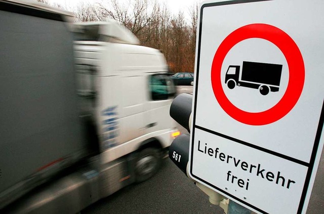 Groe Lastwagen drfen knftig nicht mehr durchs Glottertal fahren (Symbolbild).  | Foto: Tobias Hase