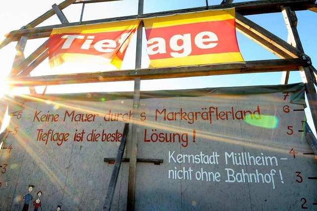Die Brgerinitiative fordert beim Bahnausbau Mllheim-Auggen eine Tieflage.  | Foto: Siegfried Gollrad