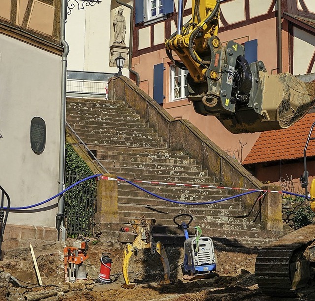 Der Aufgang zur Kirche  soll saniert werden.   | Foto: Sandra DEcoux-Kone