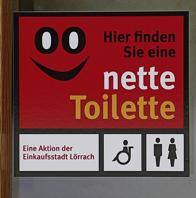 Aufkleber an Eingangstren weisen an 1...die &#8222;nette Toilette&#8220; hin.   | Foto: Peter Gerigk