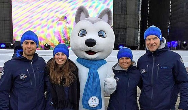 Das alpine Universiade-Team mit Maskot...lekofer, Olivia Wenk und Tim Siegmund   | Foto: M. Siegmund