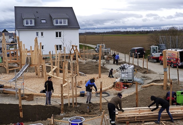 Viele fleiige Hnde wirkten bei der G...Wohngebiet &#8222;Lger IV&#8220; mit.  | Foto: Christine Weirich