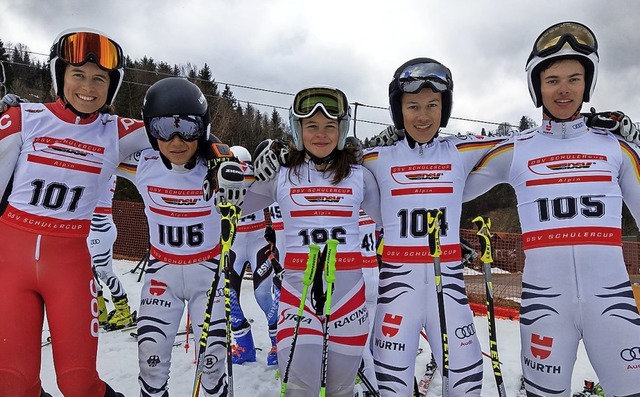 Stolze Rennfahrer: (von links) Ronja W...duritsch,  Jona Juwana und Jakob Baum   | Foto: siegmund