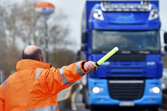 Stopp fr Brummis im Schwarzwald &#8211; ein Ding der Unmglichkeit.  | Foto: dpa