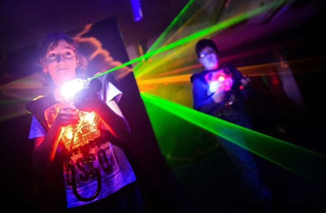 Das Jugendamt hatte aus Jugendschutzgr... Lasertag spielen drfen (Symbolbild).  | Foto: dpa