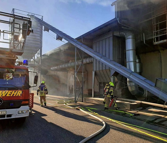 Eine starke Rauchentwicklung &#8211; i...#8211; war die Folge des Trafobrandes.  | Foto: Feuerwehr Heitersheim