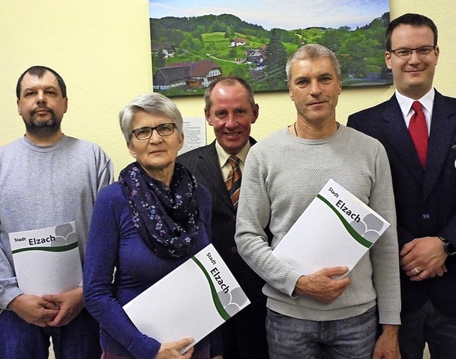 Blutspenderehrung in Katzenmoos: Die G...er und rechts  Mattias Guski vom DRK.   | Foto: ZVG