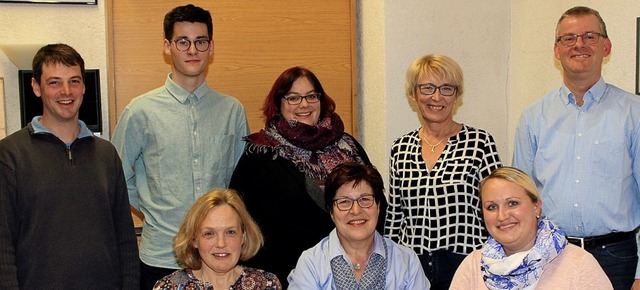 Der AOF-Vorstand mit (stehend von link...iedlin, Elke Kratz und Melanie Scheil.  | Foto: Cremer