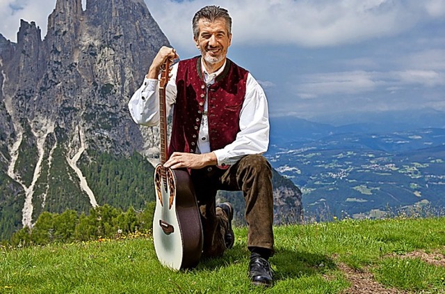Oswald Sattler singt Lieder seiner Sdtiroler Heimat.   | Foto: Artmedia