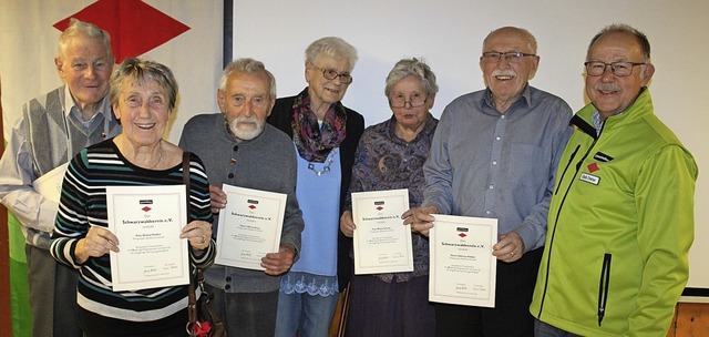 Fr 50-jhrige Mitgliedschaft wurden W...enzeichen und Urkunden ausgezeichnet.   | Foto: Karin Heiss