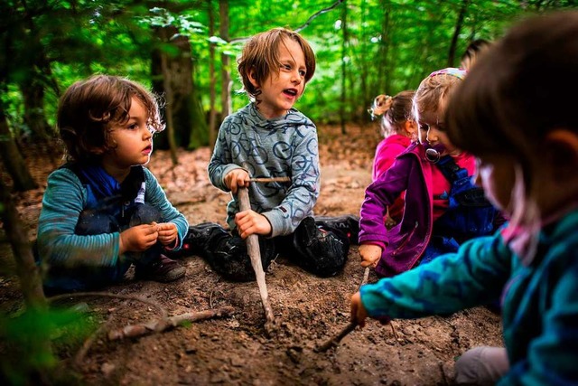 Die Natur und der Wald bieten Kindern vielfltige Spielmglichkeiten.  | Foto: Andreas Arnold