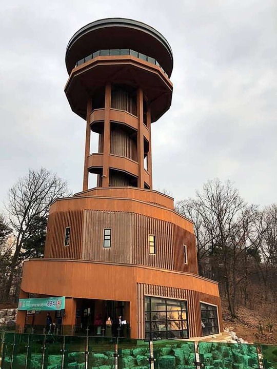 Erbaut nach Freiburger Plänen: Mit dem...der Seeparkturm einen Zwillingsbruder.  | Foto: Stefan Breiter