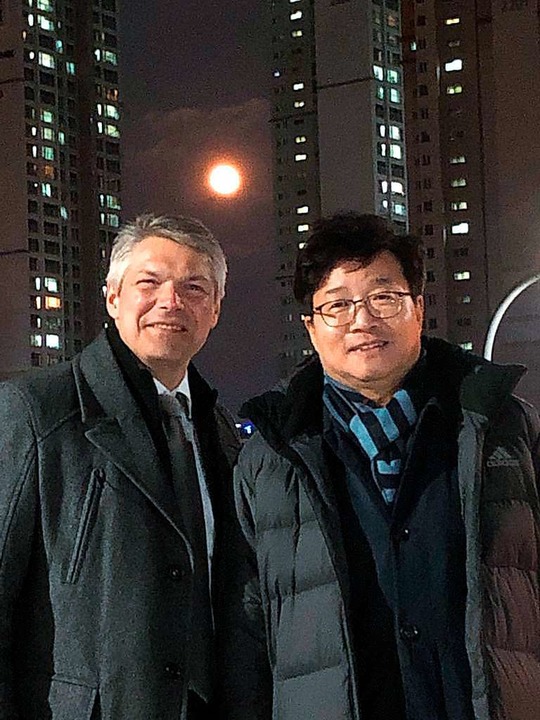 Suwons Brgermeister Yeom Tae-Young (r...Freiburger Amtskollege  Stefan Breiter  | Foto: privat