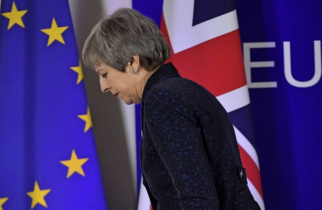 Premierministerin  May muss bald erklren, wohin der Weg geht.  | Foto: AFP
