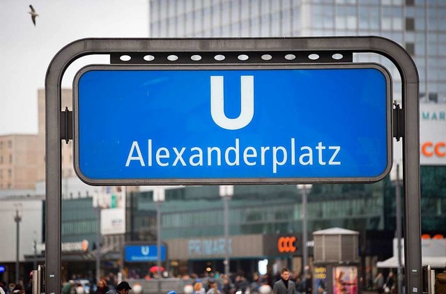 Massenschlgerei auf dem Alexanderplatz in Berlin.  | Foto: dpa