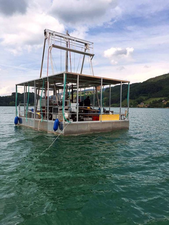 Ein Bohrkern kann Sedimentkerne gewinn...erden soll das neue Gert im Bodensee.  | Foto: dpa